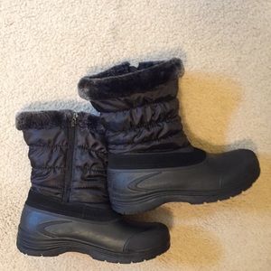 Black snow boots
